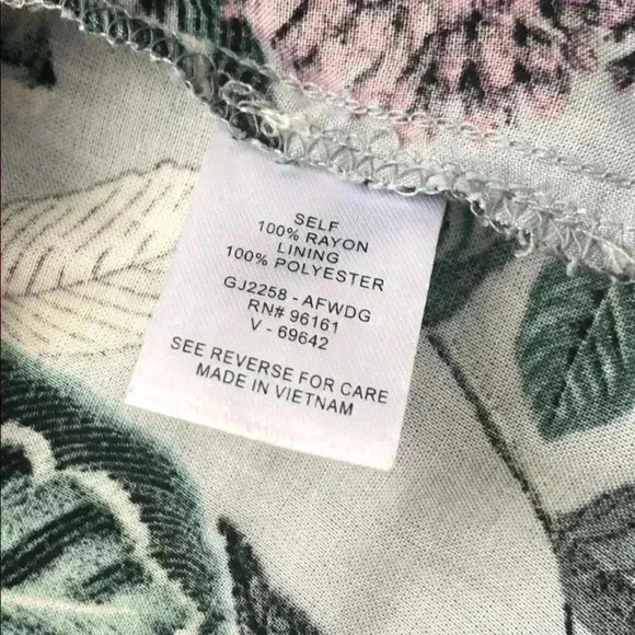 🌸4/$30🌸gypsies  & Moondust | Flower off the shoulder summer top - Picture 6 of 7